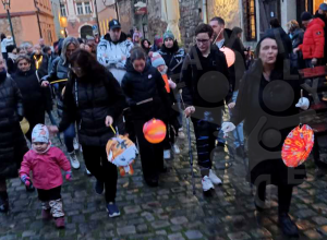 Plzeň Family Pride 2023 Lampionový průvod za tradiční rodinné hodnoty