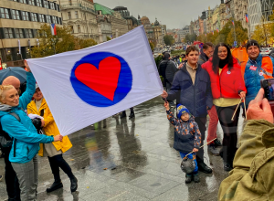 Praha Family Pride 2023 Lampionový průvod za tradiční rodinné hodnoty