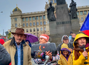 Praha Family Pride 2023 Lampionový průvod za tradiční rodinné hodnoty