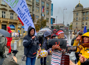 Praha Family Pride 2023 Lampionový průvod za tradiční rodinné hodnoty